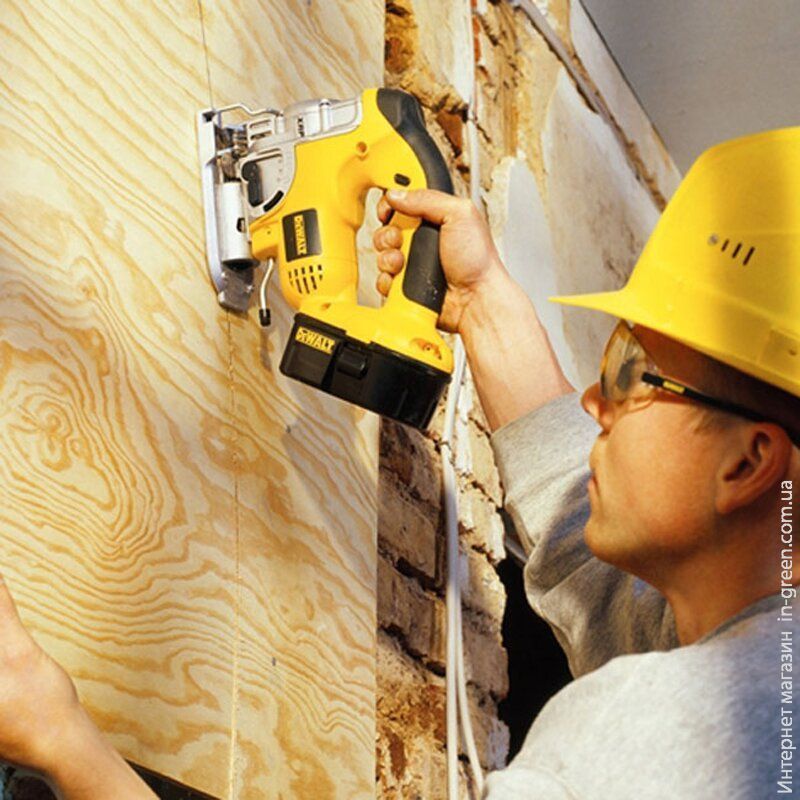 Лобзик DEWALT DC330KB