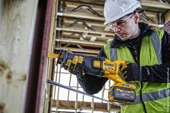 Пила сабельная аккумуляторная DeWALT DCS389X2