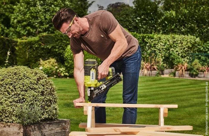 Аккумуляторный гвоздозабиватель RYOBI R15GN18-0