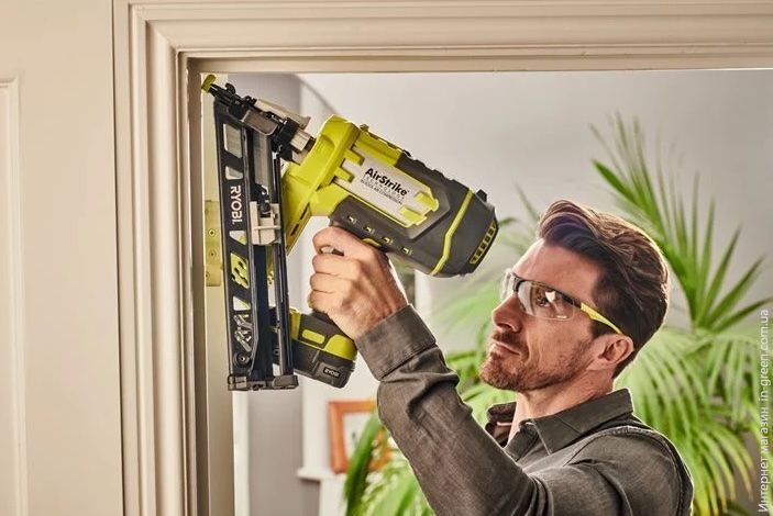 Аккумуляторный гвоздозабиватель RYOBI R15GN18-0