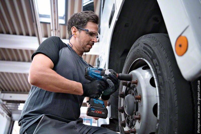 Аккумуляторный ударный гайковерт Bosch GDS 18V-1050 H Professional (без АКБ и ЗУ) (06019J8500)