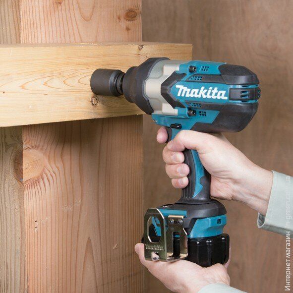 Гайкокрут MAKITA DTW1001RTJ